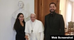 Russian Old Believers Leonid Sevastyanov and his wife, Russian singer Svetlana Kasyan meeting with Pope in the Vatican. (A web screenshot)