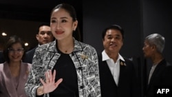 Puea Thai party leader Paetongtarn Shinawatra, known by her nickname Ung Ing and the youngest daughter of former prime minister Thaksin Shinawatra, waves as she leaves a press conference in Bangkok on Aug. 15, 2024. 