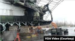 Залишки найбільшого у світі транспортного літака "Мрія", який 27 лютого 2022 р. знищили російські війська.