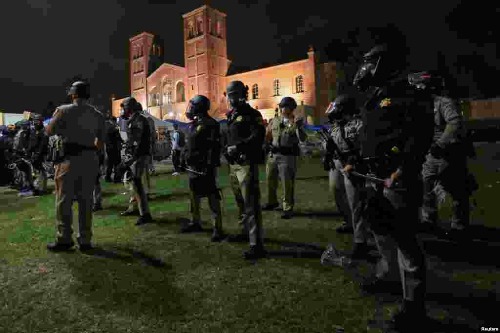La policía fue desplegada en el campus de UCLA después de que los partidarios de Israel intentaran derribar un campamento de protesta pro-palestino, según el periódico estudiantil de UCLA, Daily Bruin.