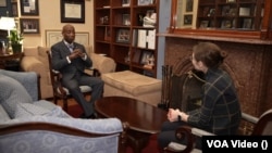 62-й капелан Сенату США Баррі Блек під час інтерв’ю з журналісткою української служби Голосу Америки Катериною Лісуновою.