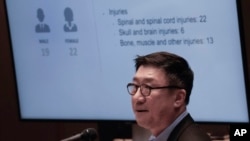 Direktur Rumah Sakit Samitivej Adinun Kittiratanapaibool berbicara kepada wartawan saat konferensi pers di Bangkok, Thailand, Kamis, 23 Mei 2024. (AP/Sakchai Lalit)