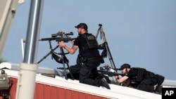 Wani Jami'in tsaro ya maida martani bayanda aka harbi Trump da bindiga a wajen yakin neman zabe.