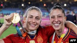 Alexia Putellas, à gauche, et Jennifer Hermoso célèbrent leur titre de championnes du monde, Sydney le 20 août 2023.