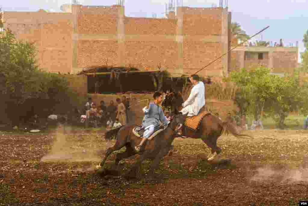Friends, relatives, and strangers compete to celebrate their enduring heritage and the Prophet’s birthday, Al-Biirat, Egypt, Sept. 12, 2023. (Hamada Elrasam/VOA)