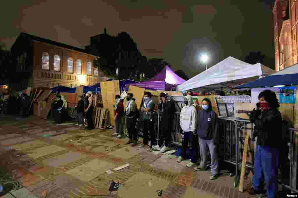 Las manifestaciones se han extendido a docenas de escuelas en todo Estados Unidos. Los estudiantes expresan su oposición a la guerra de Israel en Gaza.