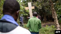 L'Ouganda et la RDC ont lancé une offensive conjointe fin 2021 pour chasser les ADF de leurs bastions congolais, sans parvenir à mettre fin à leurs attaques meurtrières.