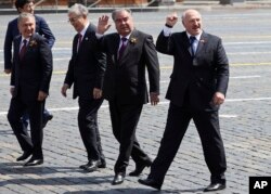 Belarusda ham elchilik qilgan Jorj Krol fikricha, sobiq ittifoqning aksariyat qismida, xususan Markaziy Osiyoda rahbarlar yakkahokimlikdan bosh narsani bilmaydi.