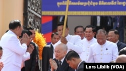 ព្រះមហាក្សត្រ ព្រះបាទ នរោត្តម សីហមុនី យាង​បើក​សម័យ​ប្រជុំ​រដ្ឋសភា​នីតិកាល​ទី៧ នៅ​ថ្ងៃទី២១ ខែសីហា ឆ្នាំ២០២៣។ (លាស់ លីបលីប/វីអូអេ)