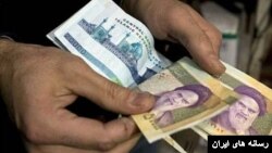 تعیین حداقل دستمزد کارگران برای سال ۱۴۰۴ همچنان نامشخص است.