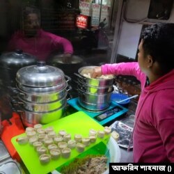 এই পাত্রেই ভাপে সেদ্ধ হবে মোমো।