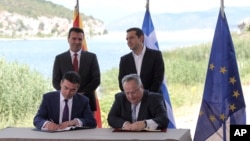 Политичките фактори кои го договараа и го потпишаа Преспанскиот договор веќе не се дел ниту од македонската, ниту од грчката влада. Преспа, 17 јуни, 2018