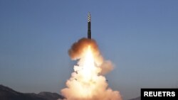 Triều Tiên phóng phi đạn đạn đạo liên lục địa Hwasong-18 ngày 18/12/2023 tại một địa điểm không được tiết lộ.