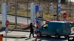 A Russian border guard officer checks a car at Pelkola border crossing point in Imatra, south-eastern Finland, April 14, 2023.