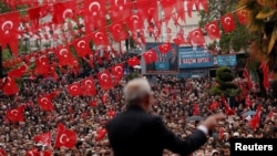Kemal Kilicdaroglu, presidential candidate of Turkey's main opposition alliance, addresses his supporters during a rally ahead of the May 14 presidential and parliamentary elections, in Tekirdag, April 27, 2023.
