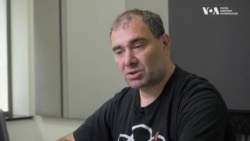 "Хлопки" і "від'ємний наступ." Як ШІ допомагає англомовним глядачам розуміти російську пропаганду. Відео