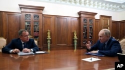 Russian President Vladimir Putin, right, speaks to VTB Bank Chairman Andrei Kostin during their meeting in Moscow, Nov. 27, 2023. (Mikhail Klimentyev, Sputnik, Kremlin Pool Photo via AP)