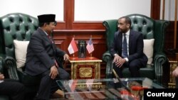 Duta Besar Amerika untuk ASEAN Yohannes Abraham (kanan) menyampaikan ucapan selamat untuk calon presiden nomor urut 2, Prabowo Subianto. (courtesy: TKN Prabowo-Gibran)