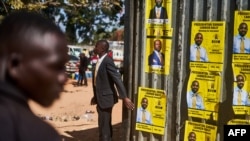 Au Zimbabwe, les diffuseurs de fausses informations utilisent souvent la messagerie cryptée WhatsApp, rendant plus difficile le travail de vérification des faux contenus.