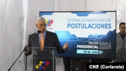 Claudio Fermín, postulado por el partido "Soluciones".