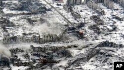  У звіті ISW йдеться, що Мар’їнка – невеликий і повністю зруйнований населений пункт, який не стане надійним оперативним плацдармом для подальших наступальних дій російських сил. Фото: AP, на фото — зруйнована Мар’їнка, архівне фото за 19 лютого 2023 року