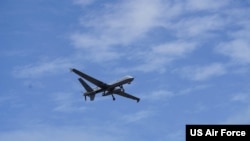 ARCHIVO: un MQ-9 Reaper de la Fuerza Aérea de EE. UU. asignado al Ala 49 sobrevuela la Estación Aérea del Cuerpo de Marines Kaneohe Bay, Hawái, durante el Rim of the Pacific (RIMPAC) de 2022.