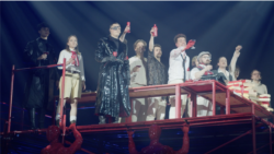 “Історія про життя, а не про смерть”. Гурт МУР з мюзиклом “Ти [Романтика]” зробив літературу трендовою в Україні. Відео