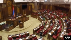 亞美尼亞議會議員出席議會會議。（2023年10月3日）