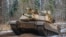 Американский экипаж танка M1A1 Abrams на учениях в Бемово-Писке, Польша. 25 ноября 2022 г.