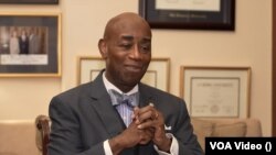 62-й капелан Сенату США Баррі Блек під час інтерв’ю з журналісткою української служби Голосу Америки Катериною Лісуновою