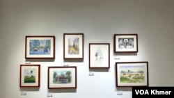 ផ្ទាំងគំនូរពណ៌ទឹក ដែលកំពុងដាក់បង្ហាញក្នុងសាលសិល្បៈនៃសហគមន៍ផ្ទះចាស់ ក្នុងរាជធានីភ្នំពេញ កាលពីថ្ងៃទី១៤ ខែឧសភា ឆ្នាំ២០២៤។ (ស៊ឹម ចាន់សំណាង/វីអូអេ)