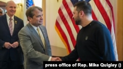 Конгресмен-демократ Майк Квіґлі, співголова Групи підтримки України у Конгресі під час закритої зустрічі з президентом України, Володимиром Зеленським. Фото: пресслужба Майка Квіглі.