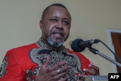 Wakil Presiden Malawi yang kembali menjabat, Saulos Chilima, berbicara pada konferensi pers di kediaman pribadinya di Lilongwe pada 5 Februari 2020. (Foto: AFP)