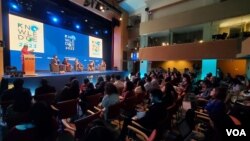 Expertos de Latinoamérica participan esta semana en Washington en un foro que analiza el impacto de la educación y el conocimiento en las apuestas de desarrollo de los países y en la promoción de empleos de calidad y mejor remunerados. [Foto: Tomás Guevara, VOA]