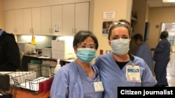 ຍານາງ ວີແກ້ວ ແລະ ເພື່ອນຮ່ວມງານ ຢູ່ພະແນກພັກຟື້ນ ໃນໂຮງໝໍແຫ່ງນຶ່ງ ທີ່ຍານາງ ເຄີຍເຮັດວຽກນຳ.