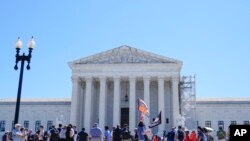 تظاهرات مردم در مقابل دیوان عالی آمریکا در واشنگتن (دوشنبه، ۱۱ تیر ۱۴۰۳) 