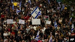 People protest against Israeli Prime Minister Benjamin Netanyahu's government and call for the release of hostages held in the Gaza Strip by the Hamas militant group in Tel Aviv, Israel, April 27, 2024. 