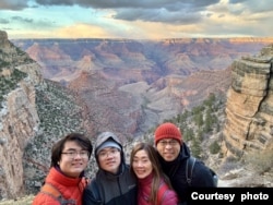 Keluarga Wiwit Tjahjana: (ki-ka) Darren, Keenan, Mingliarti, dan WiwitTjahjana (dok: Wiwit Tjahjana)