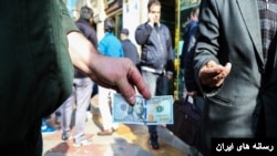 هشدارها درباره فروپاشی اقتصادی در ایران هم‌زمان با تورم قیمت‌ها و رکود بازار 