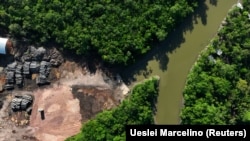 FILE - Kondisi air sungai Piraiba sebelum pertemuan puncak negara-negara hutan hujan Amazon, di Belem, negara bagian Para, Brazil, 6 Agustus 2023. (Ueslei Marcelino/REUTERS)