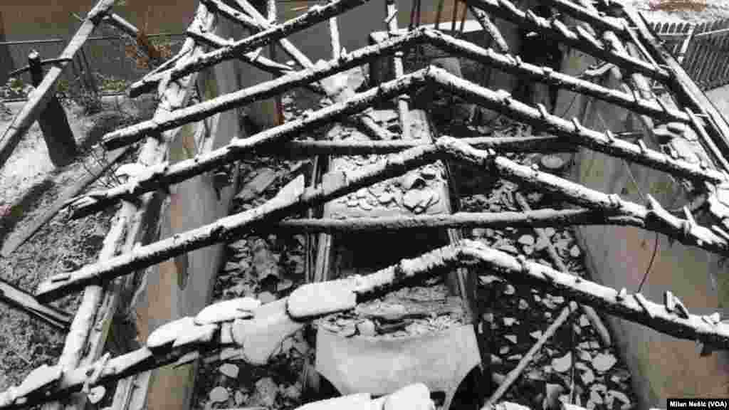 Garaža i automobil novinara Milana Jovanovića nakon požara u noći između 11. i 12. decembra 2018. izazvanog ubacivanjem "molotovljevog koktela".