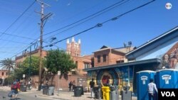 En esta foto se ve Iglesia del Sagrado Corazón de Jesús en El Paso, Texas, EEUU, tras la expiración del Título 42, la medida migratoria estadounidense implementada durante la pandemia.