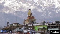 ফাইল: ভারতের অরুণাচল প্রদেশের তাওয়াং ‘এ গৌতম বুদ্ধের মূর্তি দেখা যাচ্ছে। এপ্রিল৯,২০১৭।
