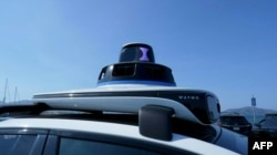 Tangkapan layar tanggal 25 Agustus 2023 dari TV AFP menunjukkan mobil Waymo di San Francisco. Penduduk San Francisco mulai menggunakan kendaraan komersial tanpa pengemudi untuk bepergian. (Foto berbagai sumber/AFP)