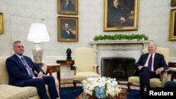 
Мекарти, републиканскиот спикер, им рече на новинарите дека е „стравува“ поради недостиг на напредок во битните разговори.