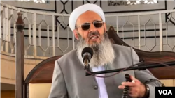 مولوی عبدالحمید در نماز جمعه زاهدان. آرشیو
