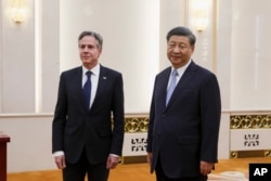 中国领导人习近平在北京人大会堂会晤到访的美国国务卿布林肯。（2023年6月19日）