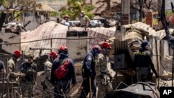 រូបឯកសារ៖ សមាជិក​នៃ​ក្រុម​ស្វែងរក និង​ជួយសង្គ្រោះ​ធ្វើការ​នៅក្នុង​តំបន់​ដែល​ត្រូវបាន​បំផ្លិចបំផ្លាញ​ដោយ​ភ្លើង​ឆេះ​ព្រៃ​នៅ​ក្រុង Lahaina រដ្ឋ Hawaii កាលពី​ថ្ងៃទី១៧ ខែសីហា ឆ្នាំ២០២៣។