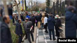 تجمع بازنشستگان معترض شرکت مخابرات در تهران ـ آرشیو