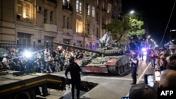 Од друга страна, сојузникот на Москва, Кина, бунт го опиша како „руска внатрешна работа“.   